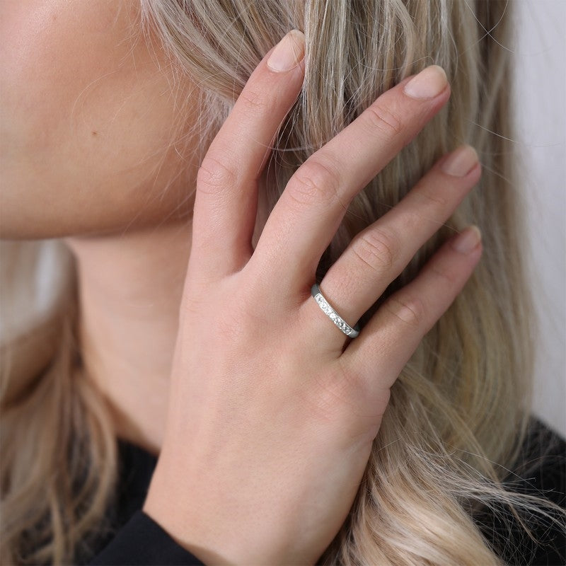 Christina sølvring med 7 hvide zirkonia – Topaz Queen