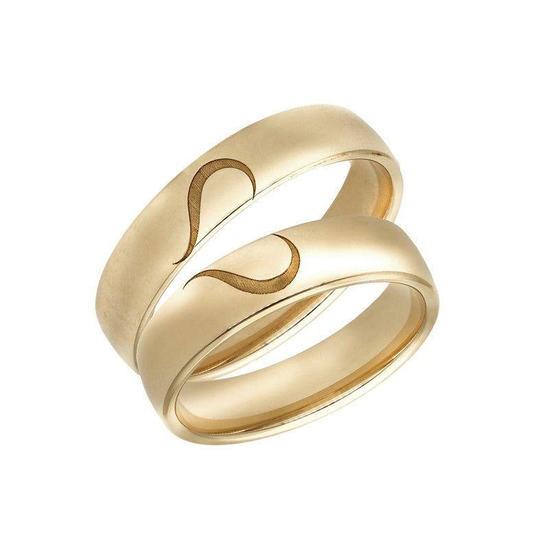 Aagaard vielsesringe i 9 eller 14 karat guld med delt hjerte gravering