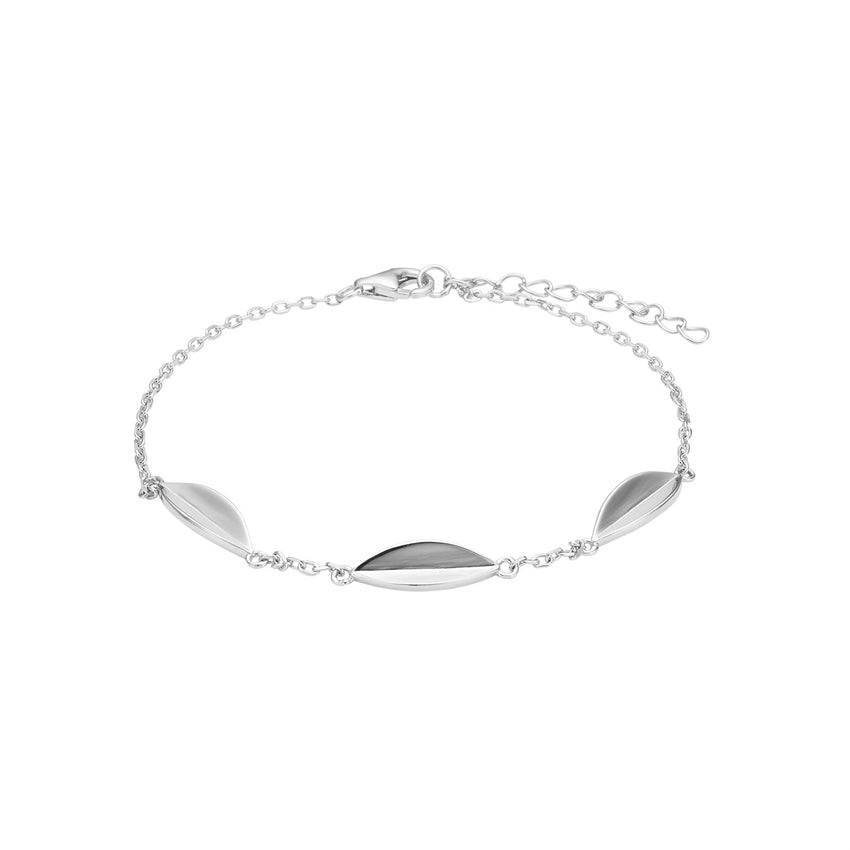 LEAVE52 armbånd fra Nordahl Andersen i rhodineret sterlingsølv med tre bladvedhæng og justerbar længde 17–20 cm.