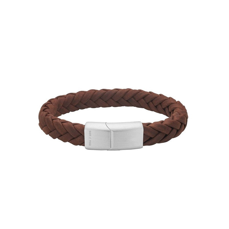 Son of Noa armbånd fra Nordahl Andersen i flettet brunt kalveskind med mat rustfri stållås, 19–23 cm.