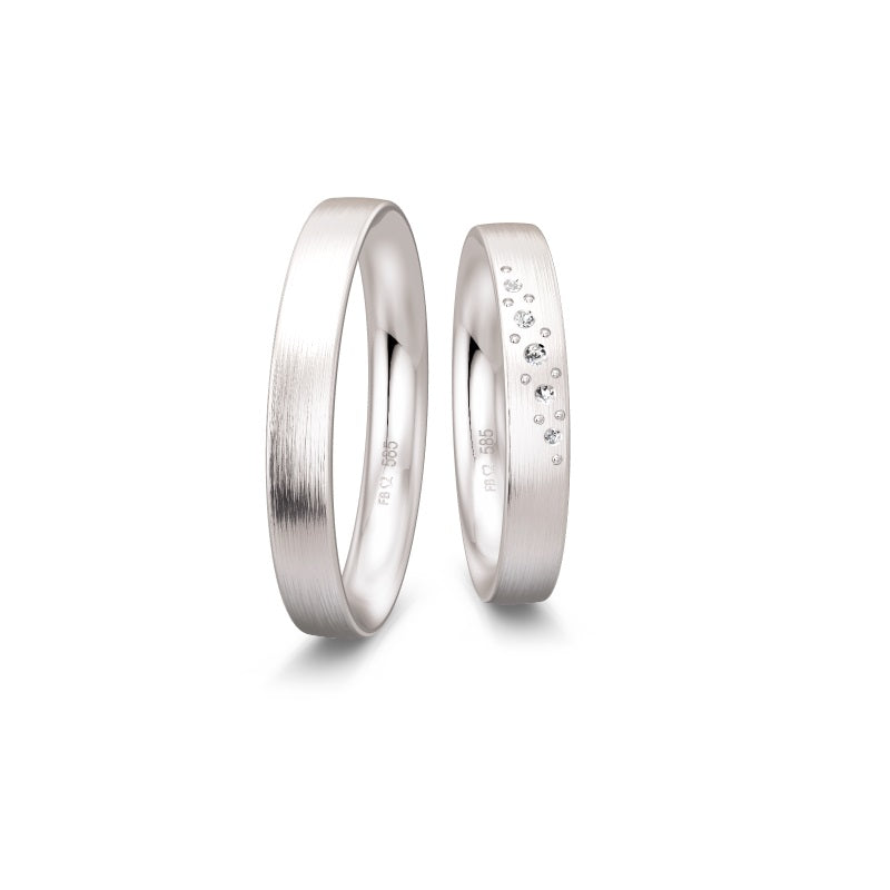Breuning Renaissance vielsesring i 9 eller 14 karat hvidguld med 5 diamanter i asymmetrisk mønster.