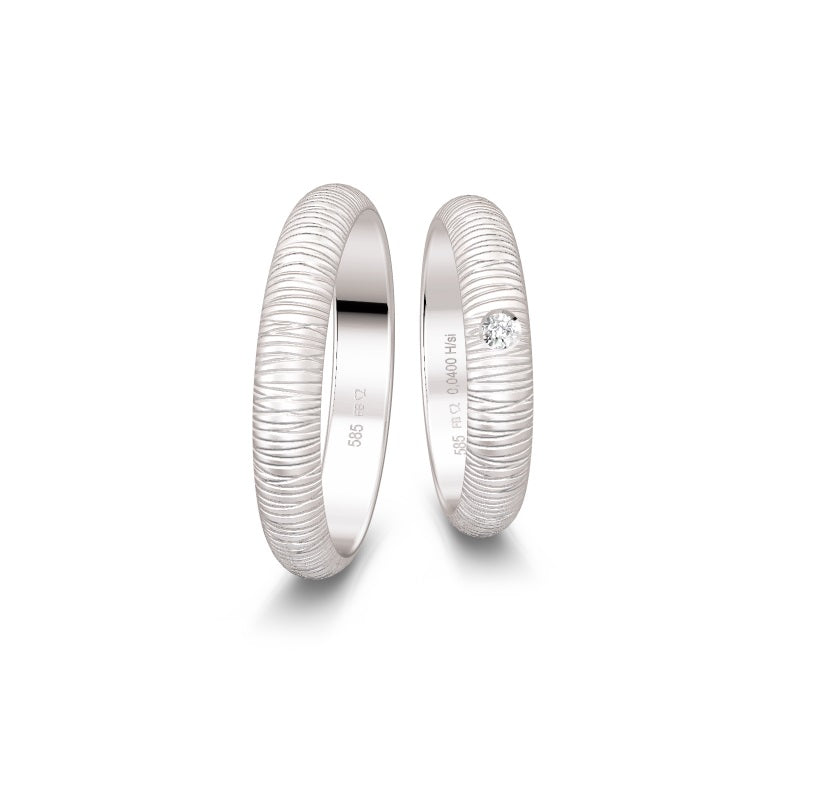Breuning Renaissance vielsesring i 9 eller 14 karat hvidguld med 0,04 ct diamant og struktureret overflade.