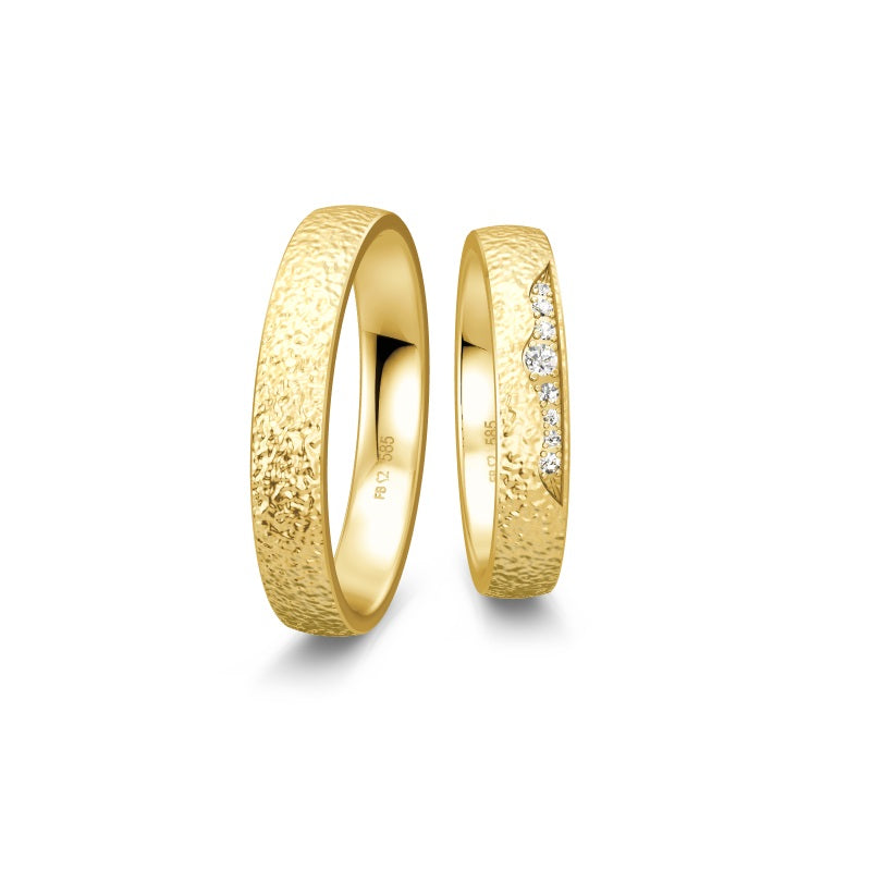 Breuning Renaissance vielsesring i 8 eller 14 karat guld med 8 diamanter 0,089 ct og hamret overflade.