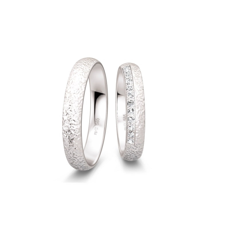 Breuning Renaissance vielsesringe i 9 eller 14 karat hvidguld med 12 diamanter 0,18 ct, tekstureret design.