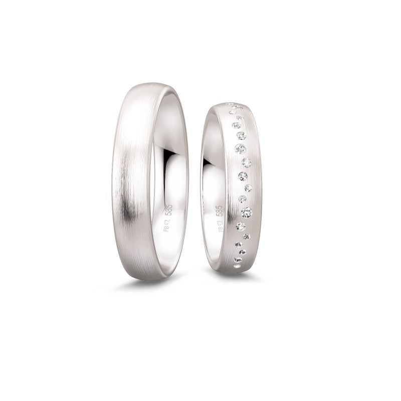 Raffineret Breuning Renaissance vielsesring i 9 eller 14 karat hvidguld med 23 diamanter 0,181 ct, 4,5 mm bred.