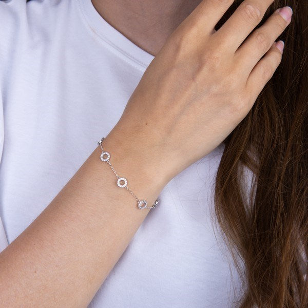 JoanliNor armbånd i rhodineret sølv med syv sorte zirkonia-cirkler 17–20 cm