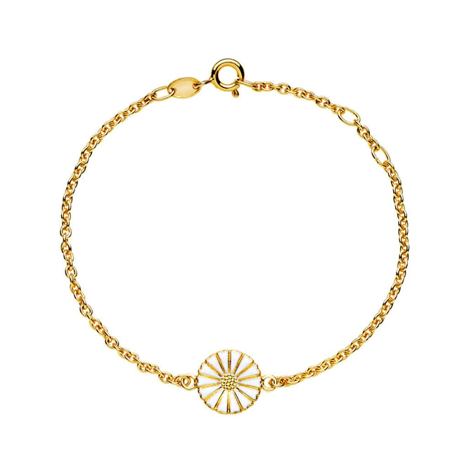 Marguerit armbånd i 24 kt forgyldt sølv med hvid emalje fra Lund Copenhagen – justerbar længde 16–19 cm.