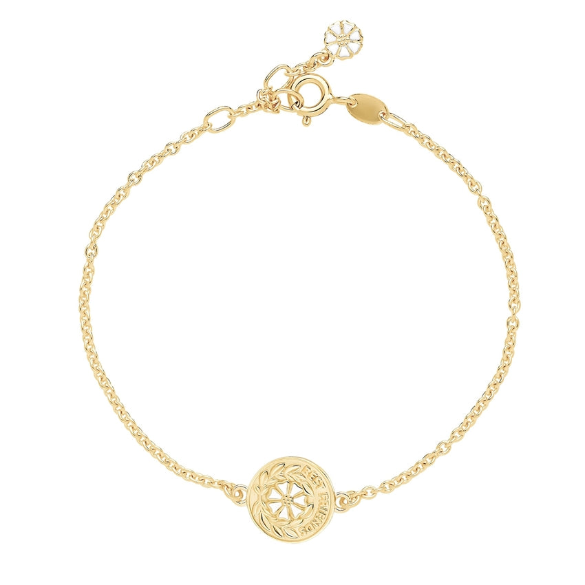 Lund Copenhagen margueritarmbånd i 24 karat forgyldt sølv med rund plade og gravering, justerbar 17–19 cm.