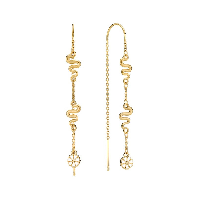 Marguerit ørehængere i 24 karat forgyldt sterlingsølv med kæde og marguerit vedhæng fra Lund Copenhagen.