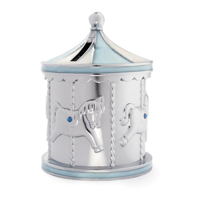 NOA Kids karrusel sparebøsse i forkromet stål med blå emaljedetaljer og blå sten fra Nordahl Andersen.