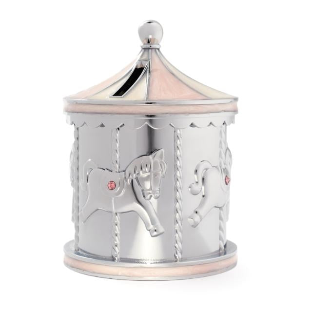 Karrusel sparebøsse i forkromet stål med lyserøde emaljedetaljer og sten fra NOA Kids / Nordahl Andersen.