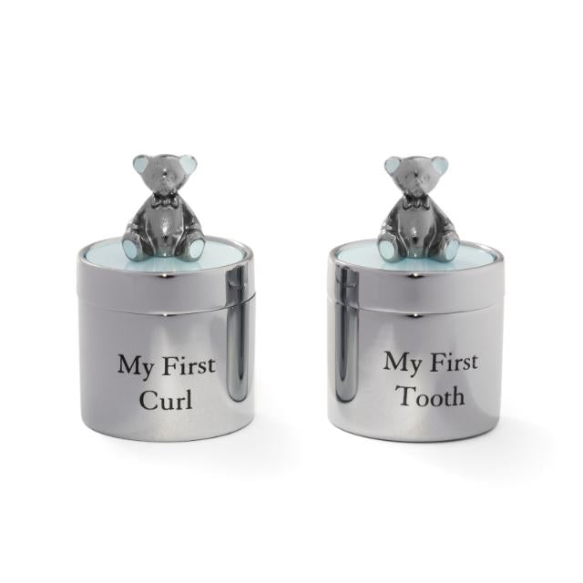 Min første tand/hårlok æske i forkromet metal med blå detaljer og bamsemotiv fra Nordahl Andersen.