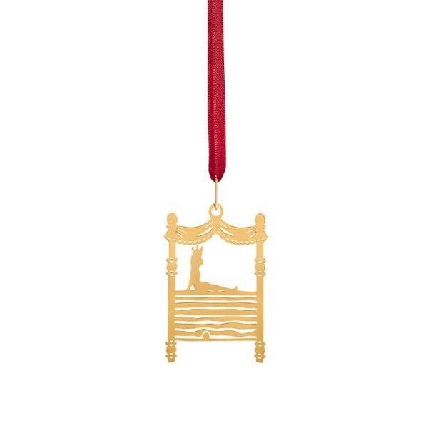 Prinsessen på ærten juleophæng fra Nordahl Andersen i forgyldt messing med rødt bånd, 2023.