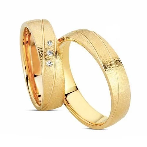 Flotte Nuran vielsesringe i 8 eller 14 karat guld med 3 x 0,01 ct diamanter