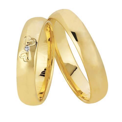 Unikke Nuran vielsesringe i 8 eller 14 karat guld med to hjerter og 0,01 ct diamant – klassisk og romantisk design.