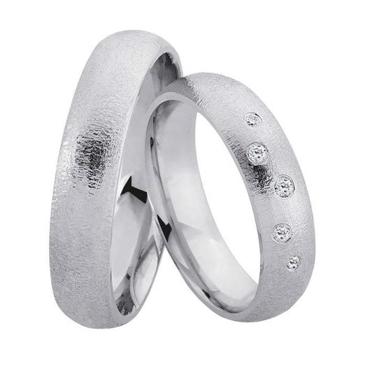 Tidløse Nuran vielsesringe i rhodineret sterlingsølv med 5 diamanter fra Nuran – sæt med damering og herre ring.