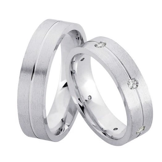 Unikke Nuran vielsesringe i rhodineret sterlingsølv med seks diamanter og graveret linje.