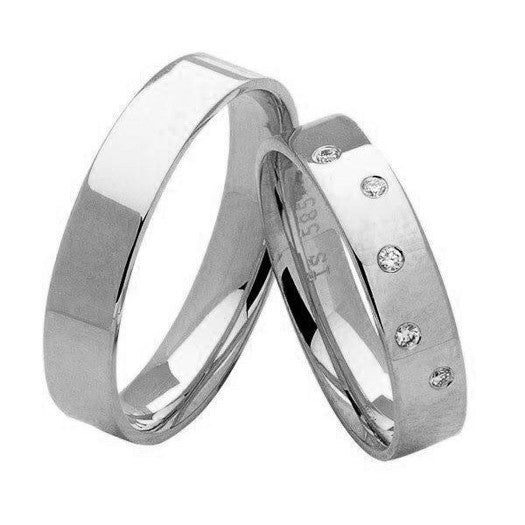 Flotte Nuran vielsesringe i 14 kt hvidguld med 0,05 ct diamanter – damering med fem diamanter og herrering uden sten.