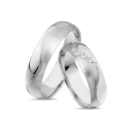 Smukke Nuran vielsesringe i 14 karat hvidguld med 0,09 ct diamanter – ringe med bredde 5 mm og kombineret blank og mat overflade.
