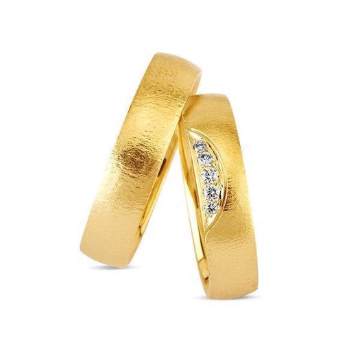 Stilfulde Nuran vielsesringe i 14 karat mat guld med 0,07 ct diamanter – elegant og tidløst design.