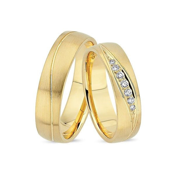 Nuran Eksklusive vielsesringe i 14 karat guld med silkemat overflade og 0,14 ct diamanter i damering – 4 mm bredde.