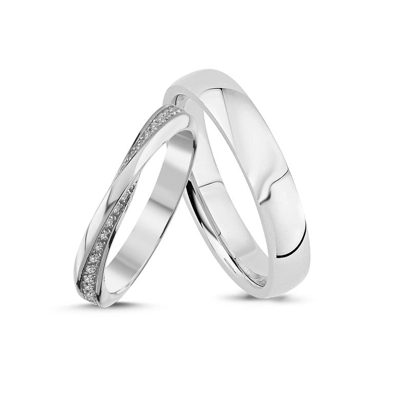 Smukke Nuran vielsesringe i 14 kt hvidguld med 0,20 ct diamanter – damering med diamanter og klassisk herrering.