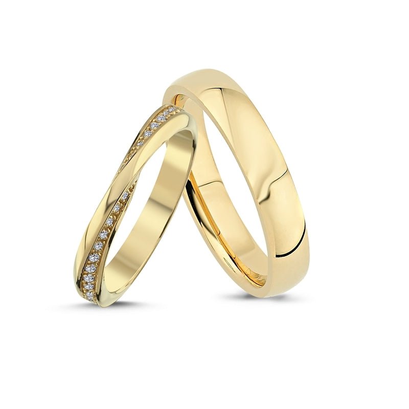 Unikke Nuran vielsesringe i 14 kt guld med 0,20 ct diamanter – sæt med snoet damering og klassisk herre-ring.