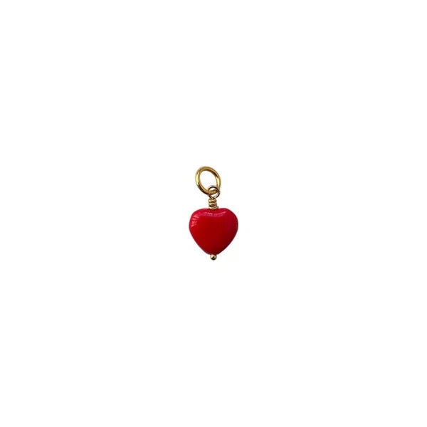 Pico Copenhagen French Heart vedhæng i Scarlet glas med guldbelagt messing.