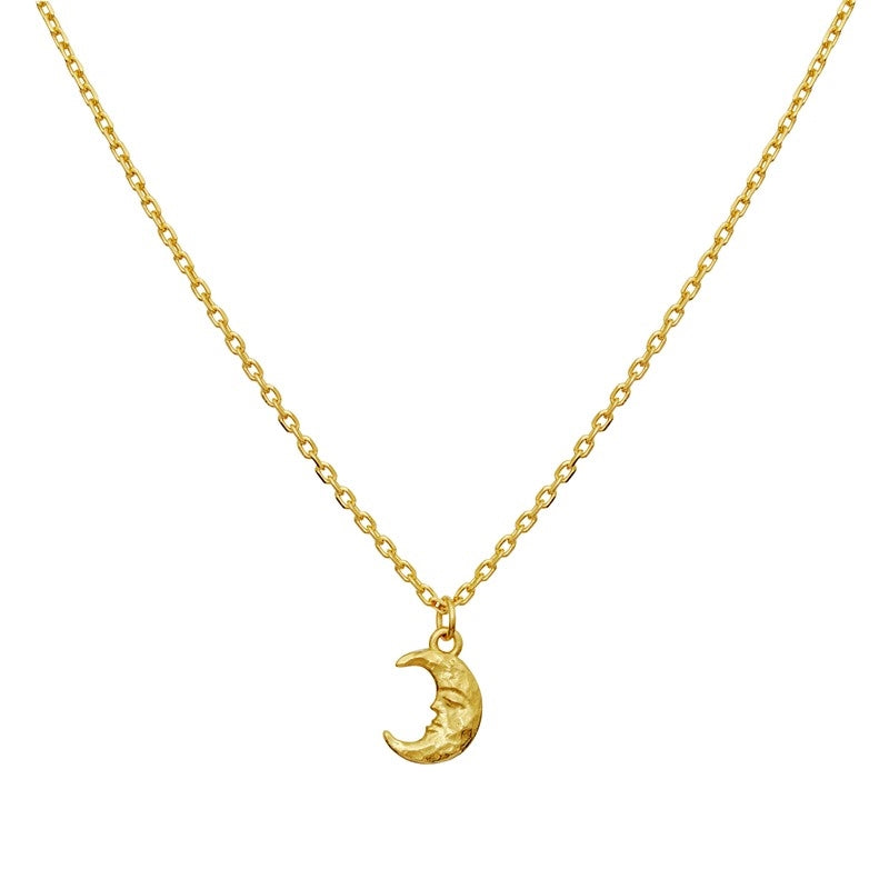 Aila halskæde i forgyldt sølv med månevedhæng fra Maanesten 45–48 cm