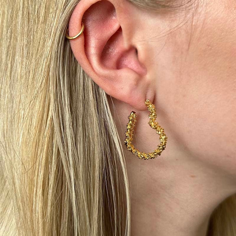 Alivia hjerte ørestikker i 24 karat forgyldt messing fra Pico Copenhagen