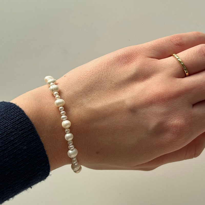 Amélie perlearmbånd i 18 karat forgyldt sølv fra MerlePerle 17+3 cm