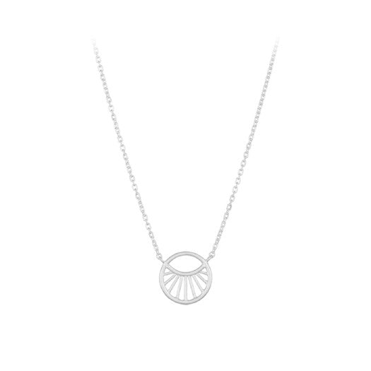 Small Daylight halskæde i sølv fra Pernille Corydon med stråleformet vedhæng fra Daylight Collection.