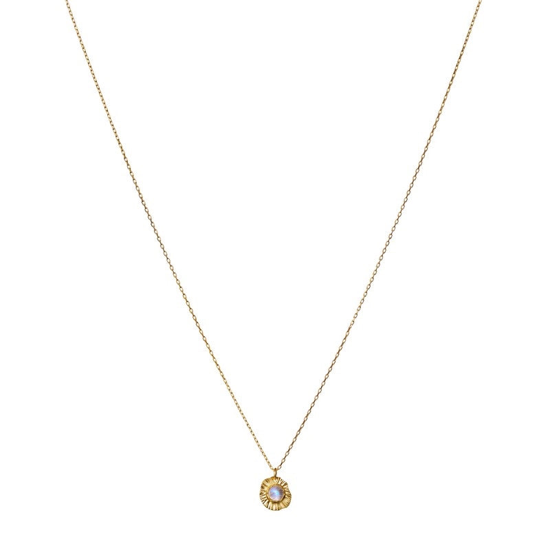 Astra halskæde fra Maanesten i forgyldt sterlingsølv med regnbuefarvet månesten vedhæng.