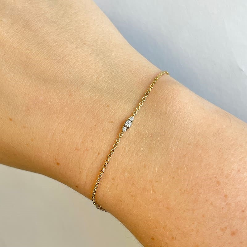 Petit armbånd i 14 kt guld med 0,09 ct diamanter fra Nuran