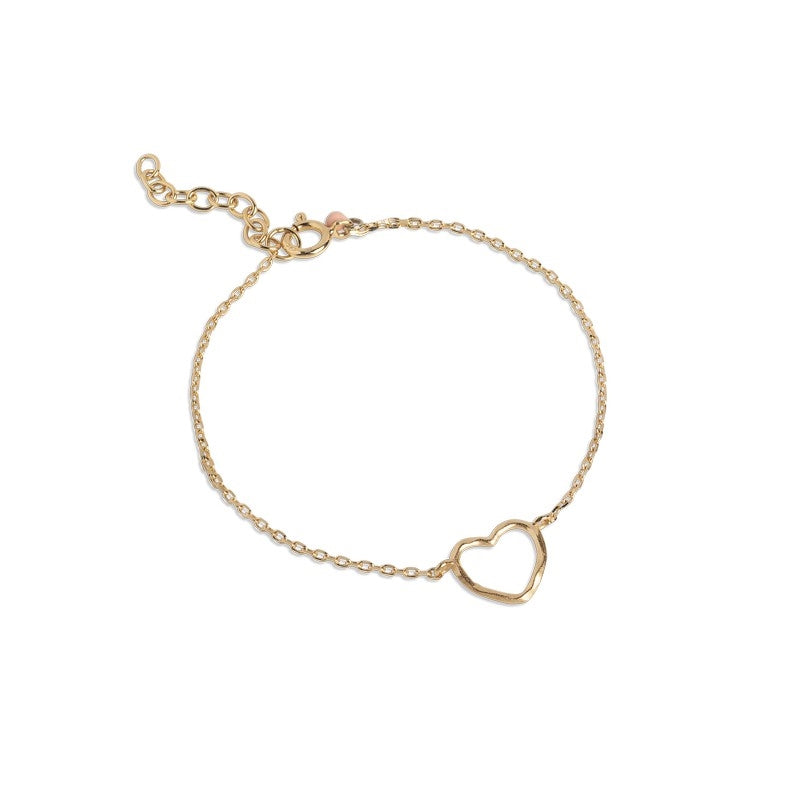 Organic heart armbånd i forgyldt sølv fra Enamel Copenhagen med organisk hjerteintegreret kæde.