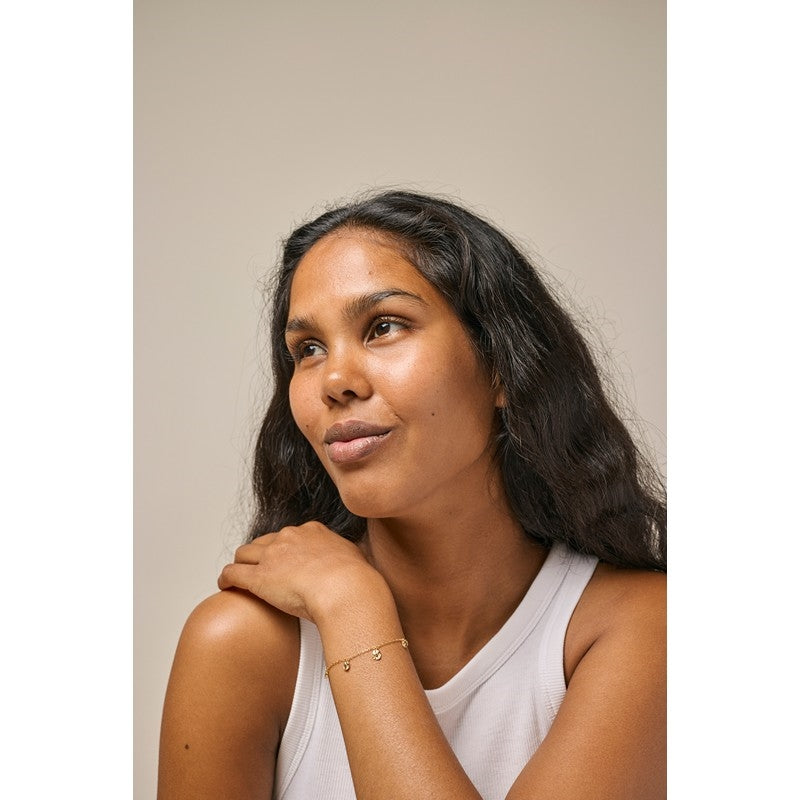 Refined Charms armbånd i forgyldt sølv fra Enamel Copenhagen 15+3 cm