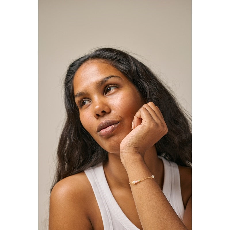 Sofia armbånd i forgyldt sølv med lyserøde og grønne sten, 15–18 cm – Enamel Copenhagen