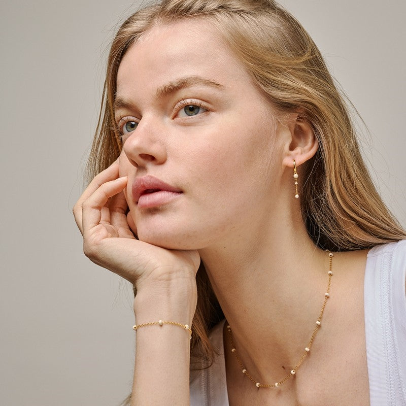 Lola Bold Daisy armbånd i forgyldt sølv fra Enamel Copenhagen 15+4 cm