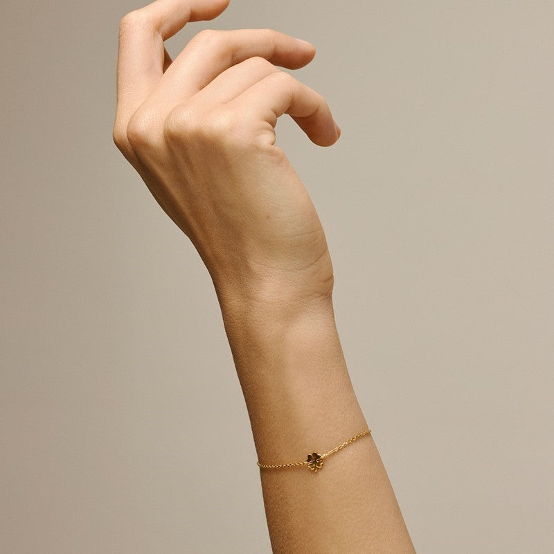Four-Leaf Clover armbånd i 18 karat forgyldt sølv fra Enamel Copenhagen