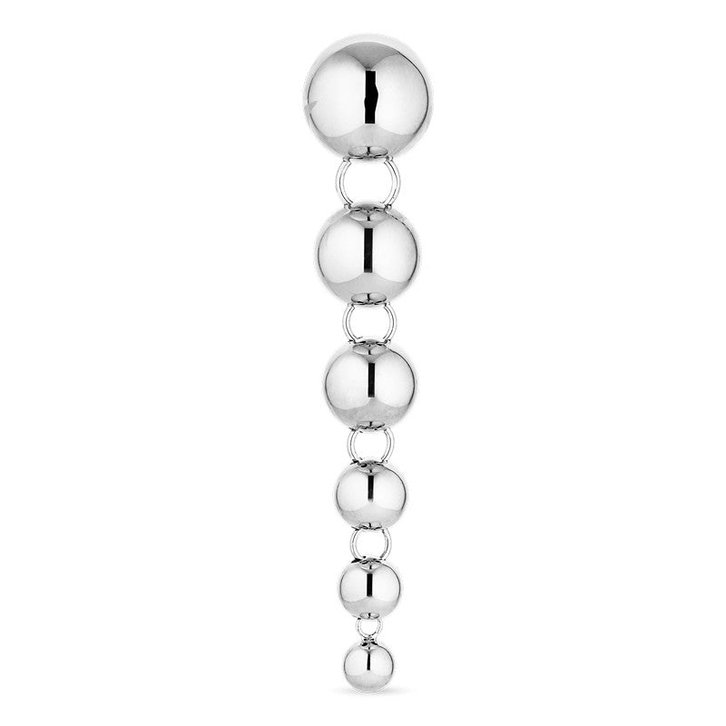 Jane Kønig big atomic drop sølvørering 6,5 cm fra Atomic-kollektionen med skulpturelle sølvkugler i faldende størrelser.