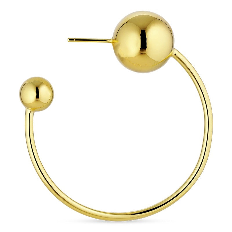 Jane Kønig Big Sphere creolørering i 18 karat forgyldt sølv med to kugler, 40 mm fra kollektionen Atomic SS24.