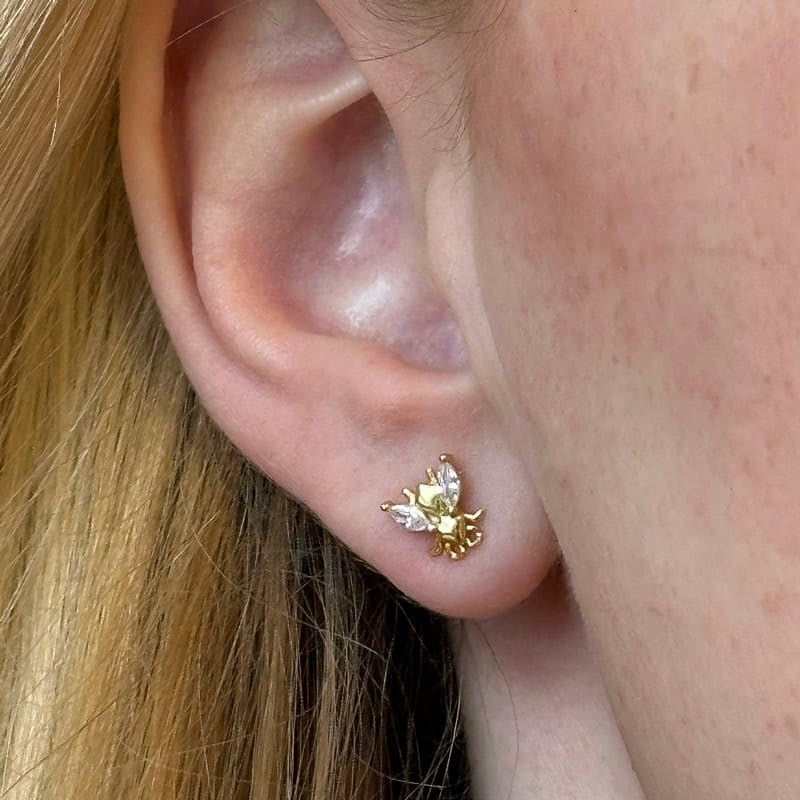 My ørestikker i forgyldt sølv med zirkonia fra ByBirch