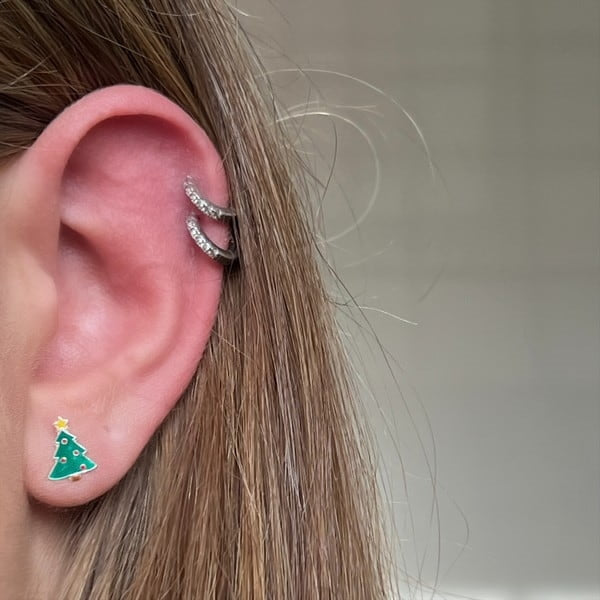 ByBirch sølvøreringe med juletræ og emalje