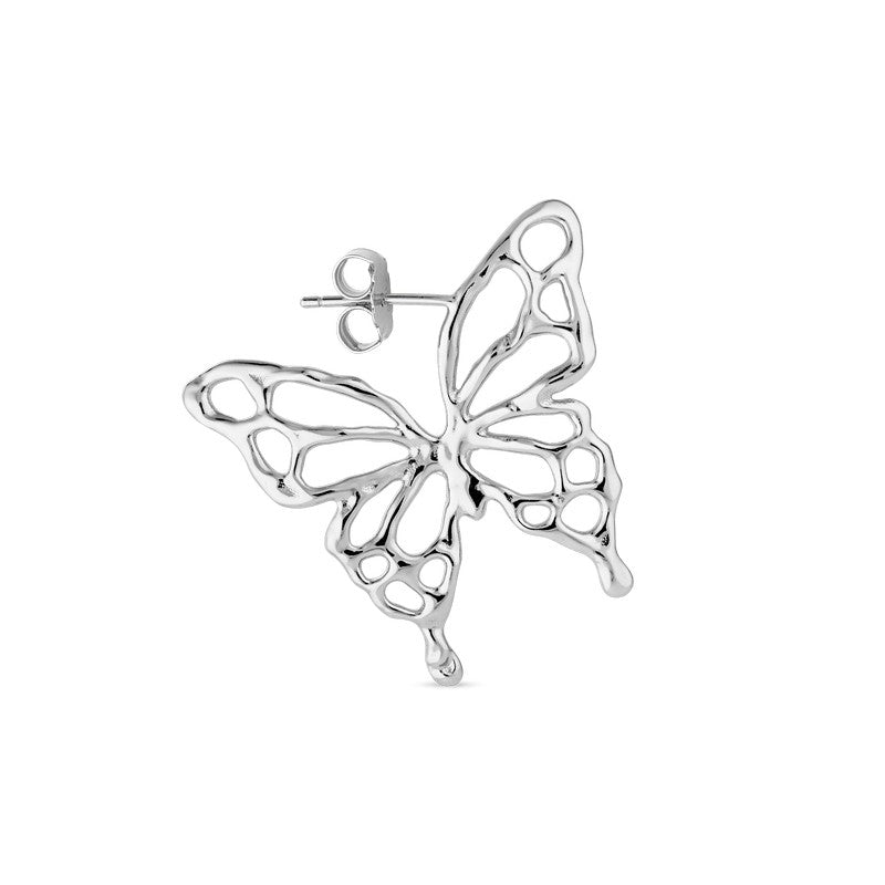 Jane Kønig Butterfly ørering i blank sølv – nærbillede af detalje