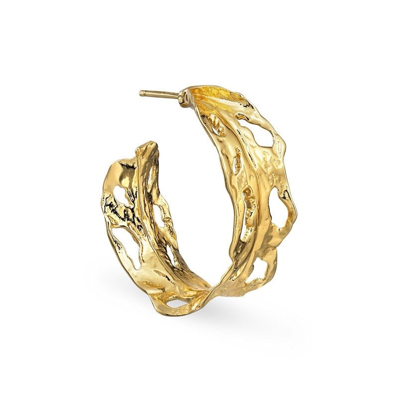 Leaf Hoop ørering fra Jane Kønig i 18 karat forgyldt sølv med rosenbladformet, skulpturel 3 cm hoop – Rosie kollektion.