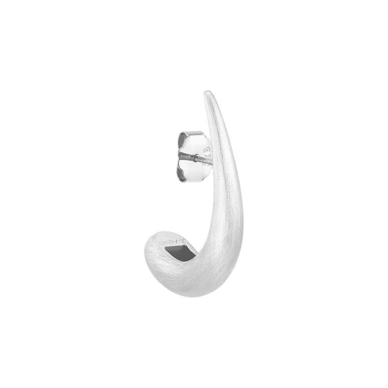 Jane Kønig Big Orbis Drop stud i mat sølv – ørering i dråbeform med børstet finish, 28 mm.