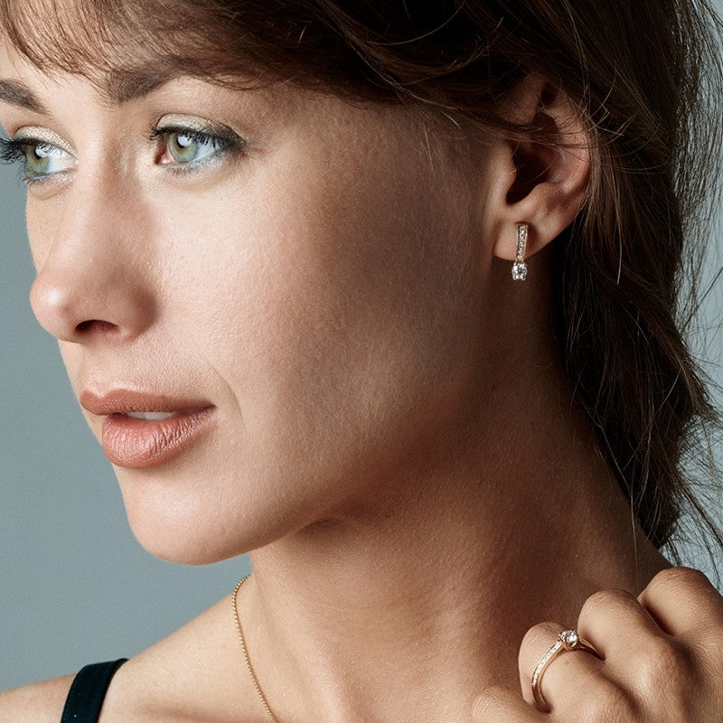 Bella ørestikker i 14 karat guld fra Nuran med 0,26–0,66 ct diamanter