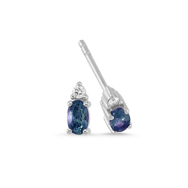 Petit øreringe i 14 kt hvidguld med oval blå safir og 0,05 ct diamanter fra Nuran.