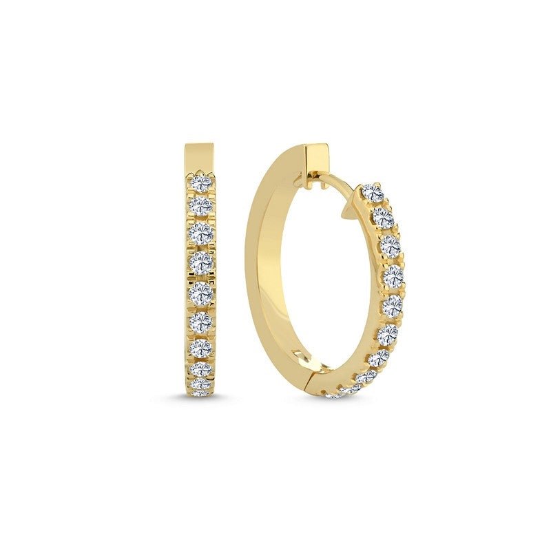 Nuran creoler i 14 karat guld med 0,36 ct hvide diamanter Ø18 – elegant og tidløst design.