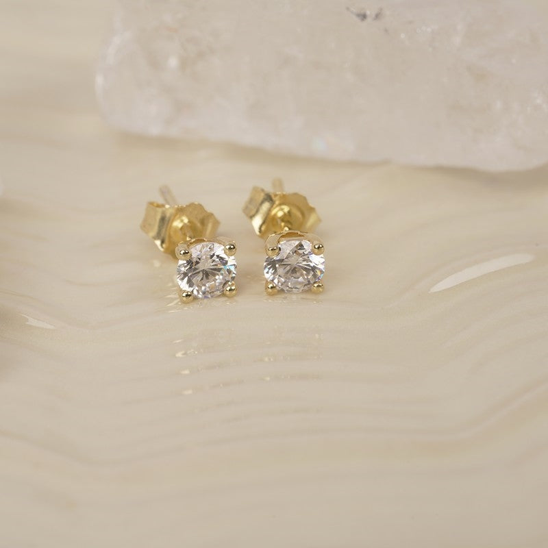 Siersbøl Luxury ørestikker i 14 karat guld med lab grown diamanter, set fra siden